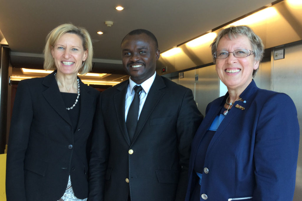 Prof. Dr. Angelika Niebler (Mitglied des Europäischen Parlaments), Dr. Michel Kodom (Gründungspräsident Aimes-Afrique), Margret Kopp (Vorstandsvorsitzende Aktion PiT - Togohilfe e.V.)