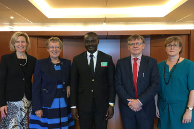 Prof. Dr. Angelika Niebler (Mitglied des Europäischen Parlaments), Margret Kopp (Vorstandsvorsitzende Aktion PiT - Togohilfe e.V.), Dr. Michel Kodom (Gründungspräsident Aimes-Afrique), Referent und Referentin von Europe Aid